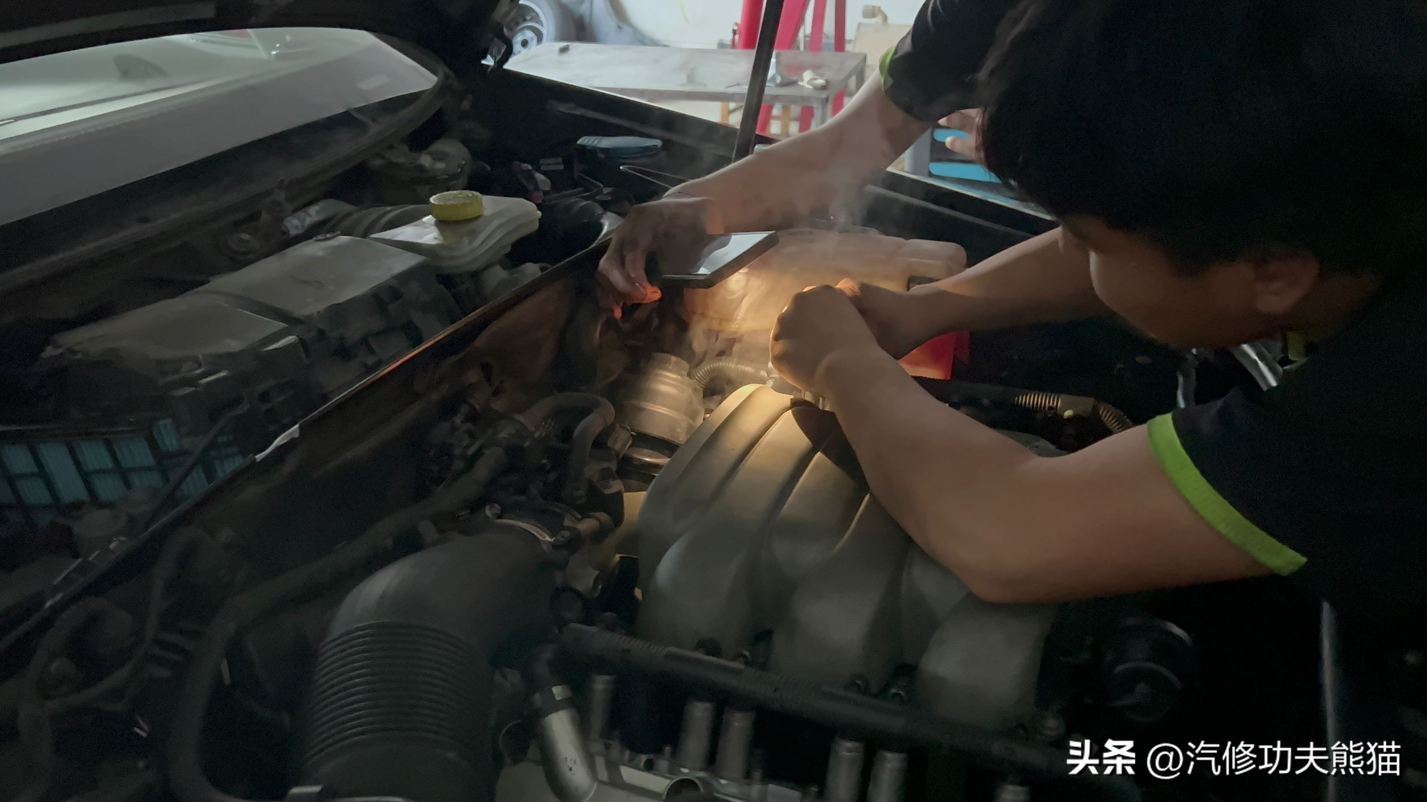 史诗级烧机油，刘团长都没遇到过，奥迪A6L2.8每50公里烧一升机油