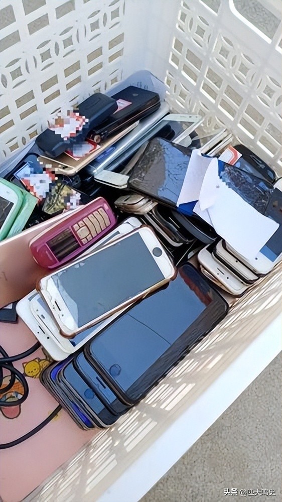 三星手机用两年就白屏,三星手机维修会被换国产屏吗