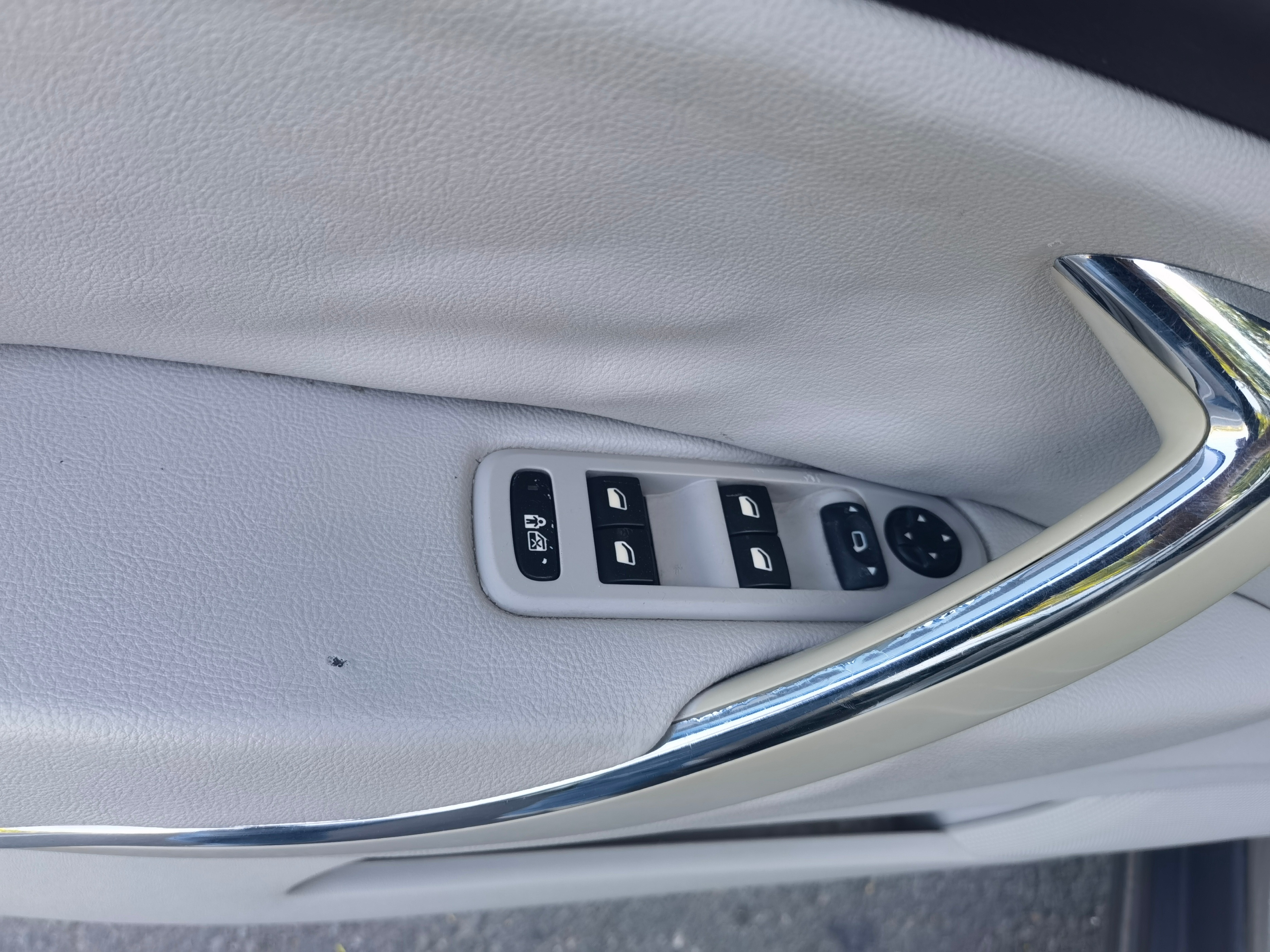 11年的雪铁龙c5还值得买吗,2.0的雪铁龙c5值得买吗