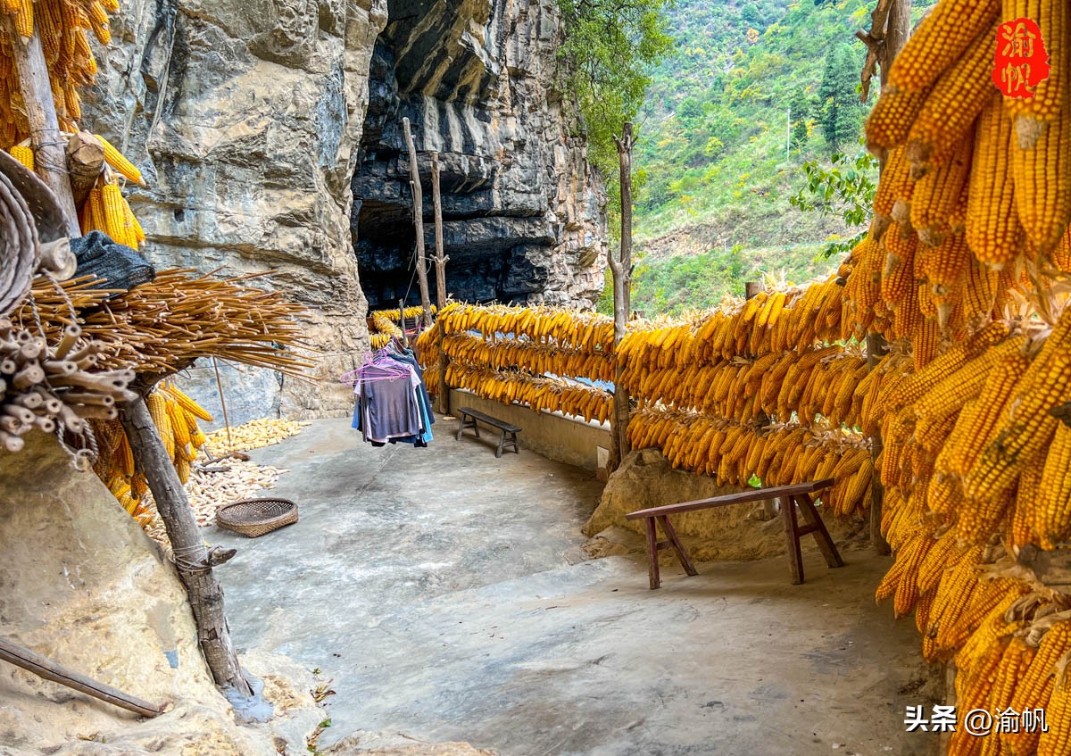 重庆深山悬崖上发现辉煌建筑房屋,重庆大山悬崖峭壁发现千年古房子