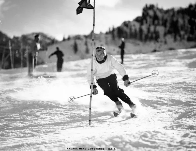 最像滑雪服的冲锋衣,冲锋衣和滑雪服外观