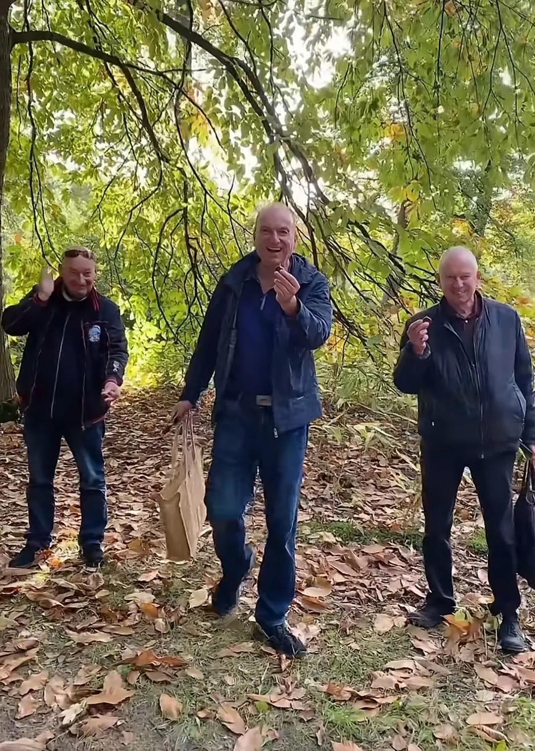 辽宁美女去荷兰寻找机会，偶遇荷兰男子，发现荷兰人喜欢中国文化