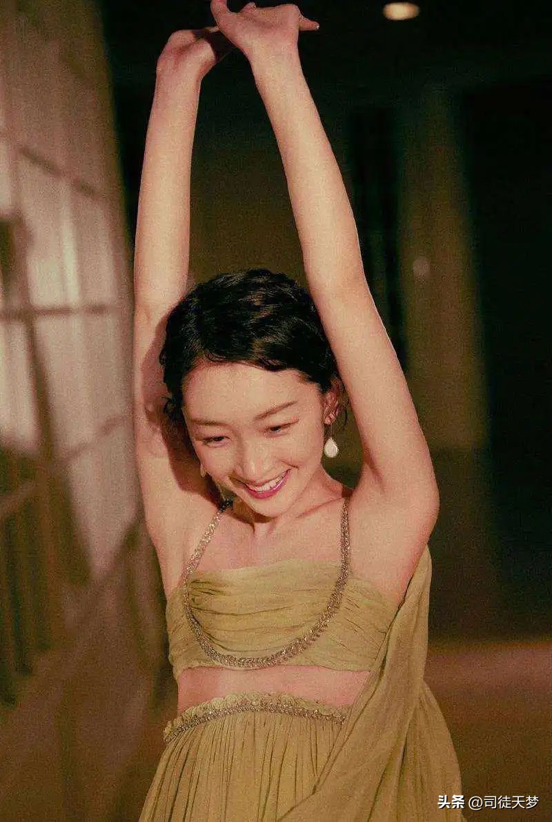 虞书欣内衣外穿热舞被骂上热搜，少女性魅力绝杀好吗