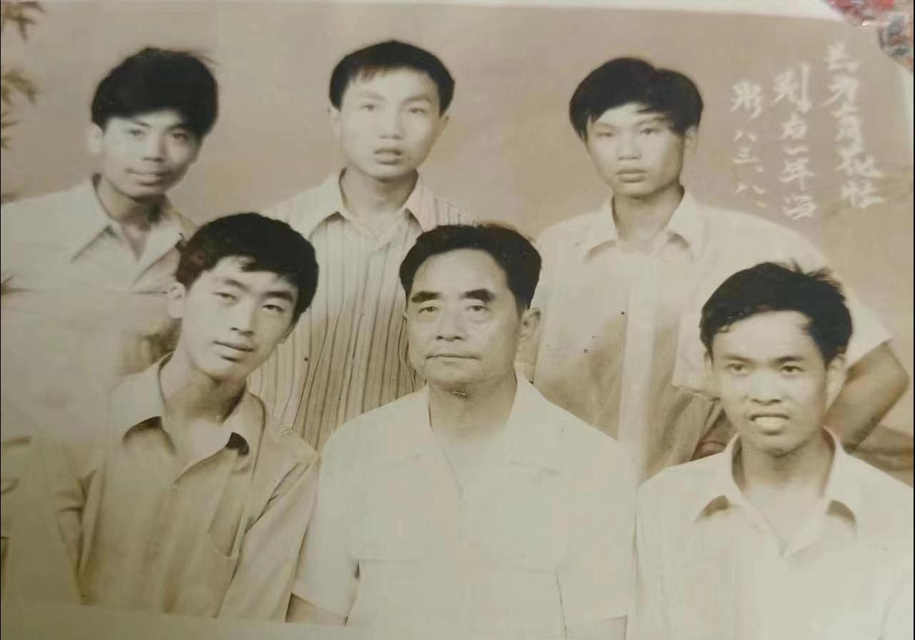 我是中师生作者,默默耕耘扎根教育一线