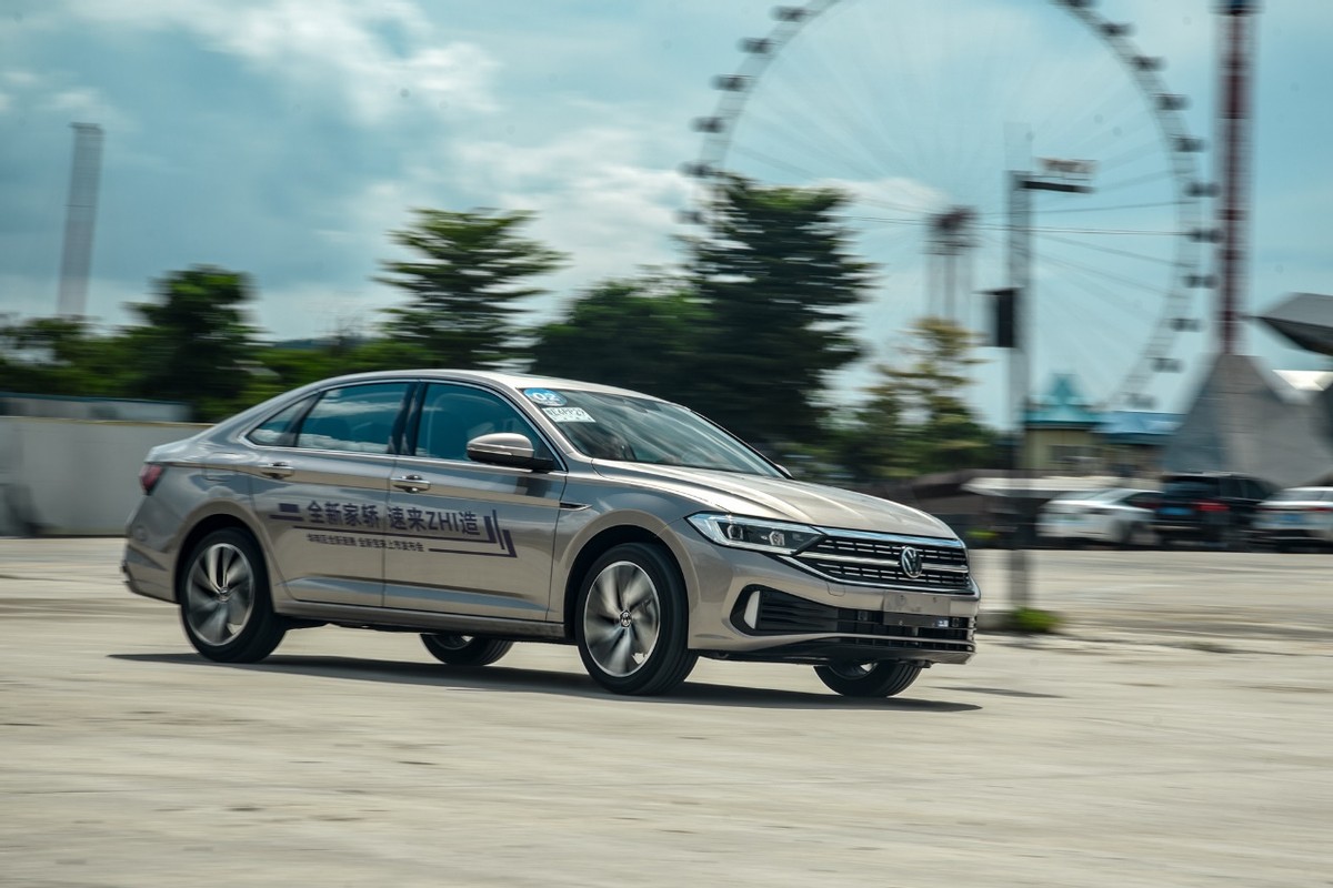 大众速腾2022款1.5t价格及油耗表,推1.5t车型静态体验新款大众速腾