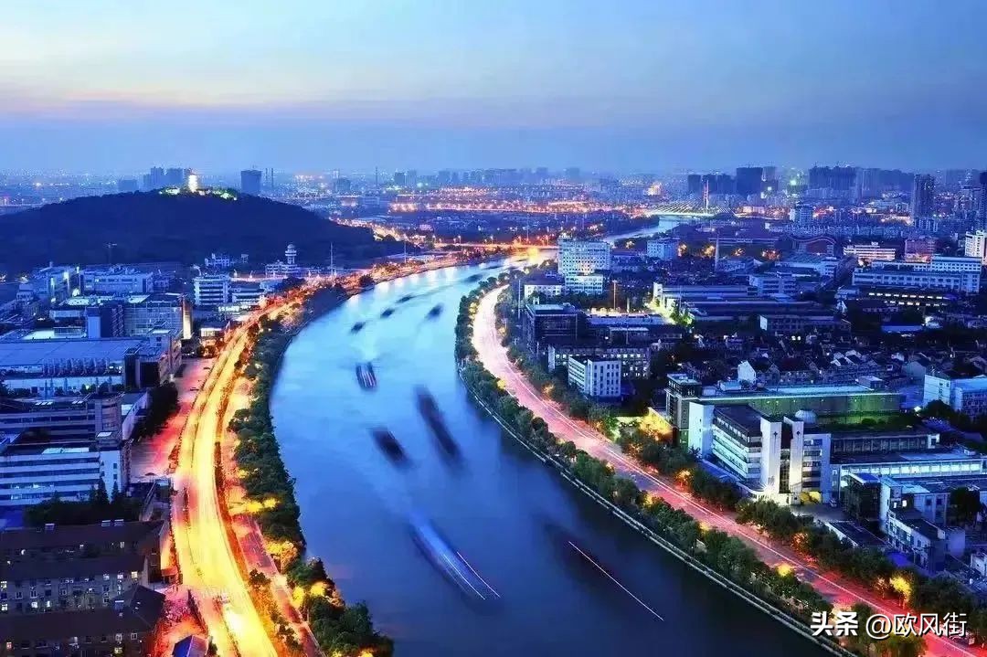 敢向潮头立解说,敢向潮头立是什么意思