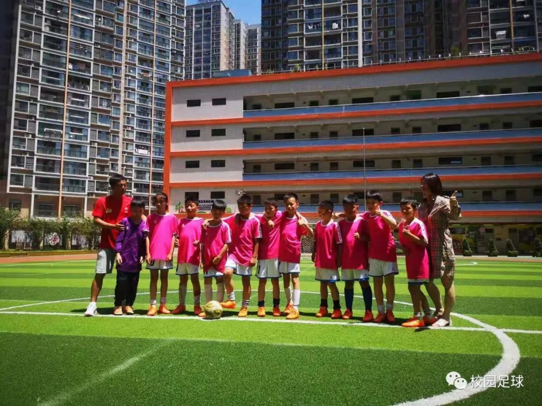 踢足球很快乐,踢足球汗水