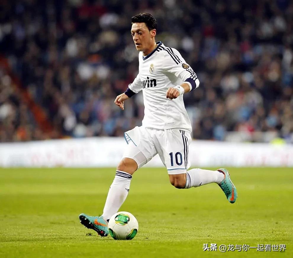 足球梅苏特·厄齐尔：“飞机从马德里起飞时，我的眼里含着泪水”