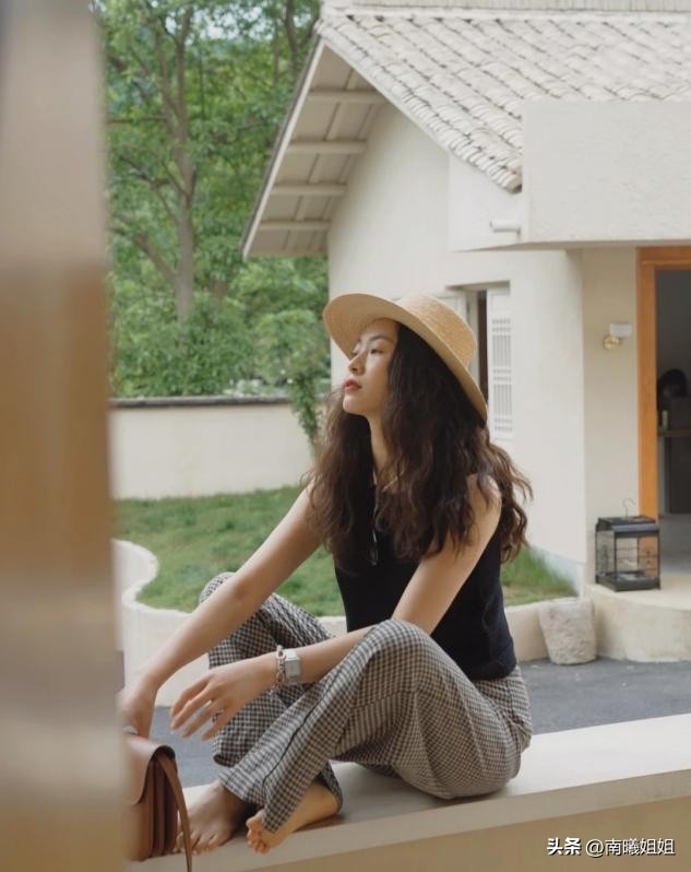 烫长发小卷洋气发型,烫头发不显老气的小卷发型