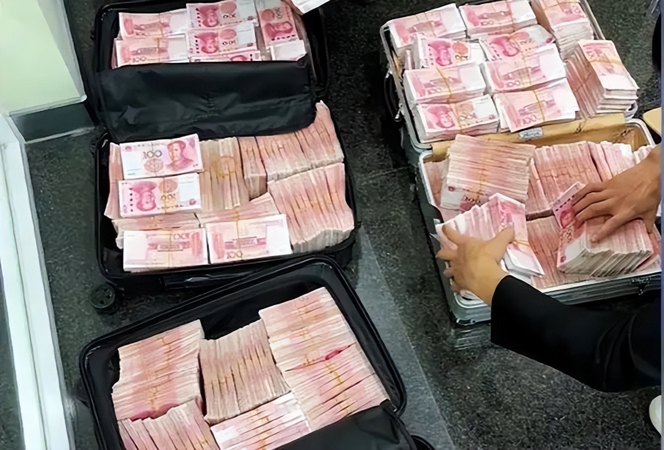 巨贪魏鹏远：骑自行车上下班，贪污3.4亿，清点时烧坏点钞机