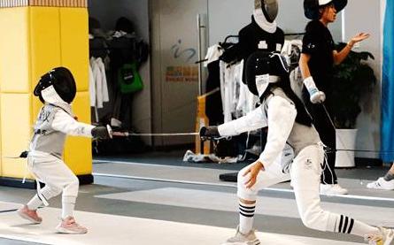 儿童击剑运动员下肢力量训练,少儿运动击剑