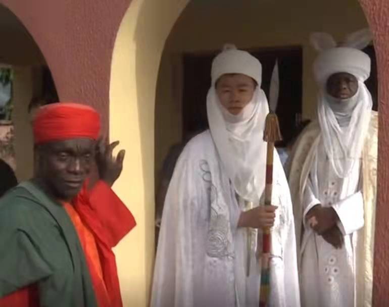 两年前河南小伙意外当非洲酋长，封地百亩老婆随便娶，如今已回国