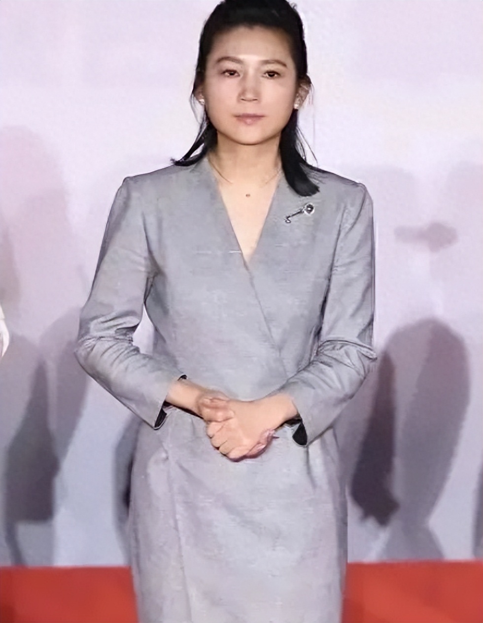 央视一姐王小丫的视频,央视主持人王小丫2000年身体状况