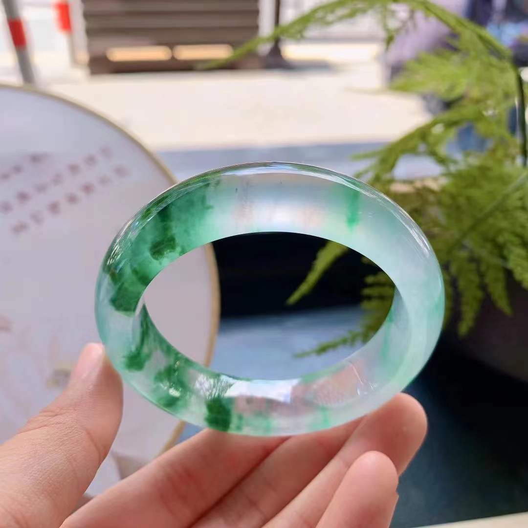 翡翠独山玉牌子值多少钱,独山玉和田玉翡翠哪个不属于软玉