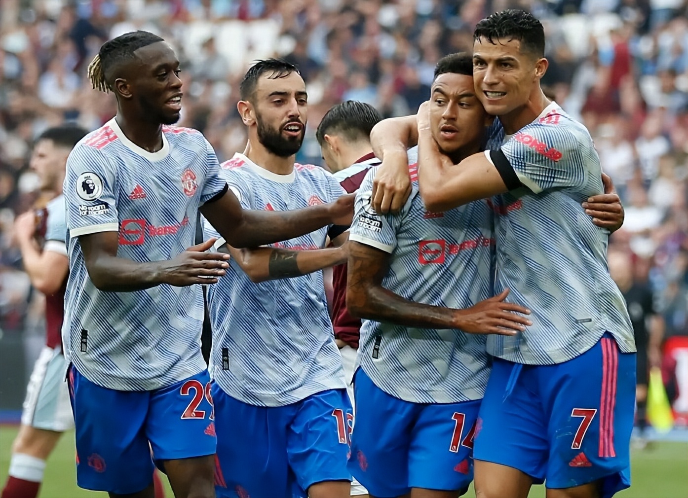 梅西世界杯淘汰赛数据与c罗对比,c罗对战梅西的世界杯比赛回放