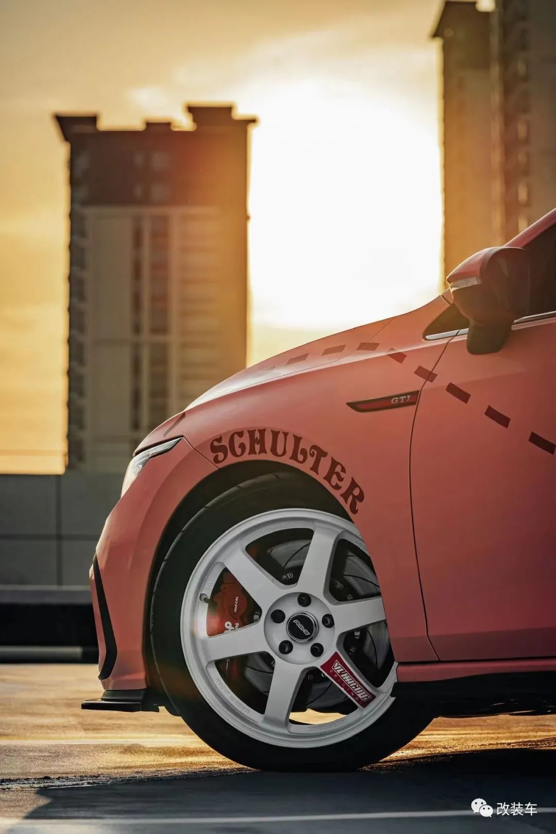 高尔夫gti8代走街,大众高尔夫第七代gti爆改