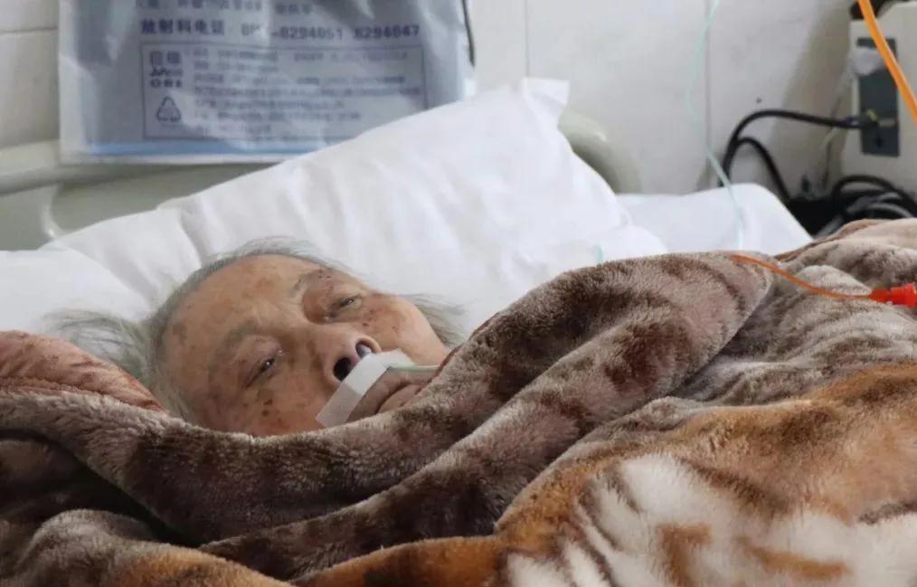 帮老人洗澡多少钱一天,帮老人洗澡这个生意可以做吗