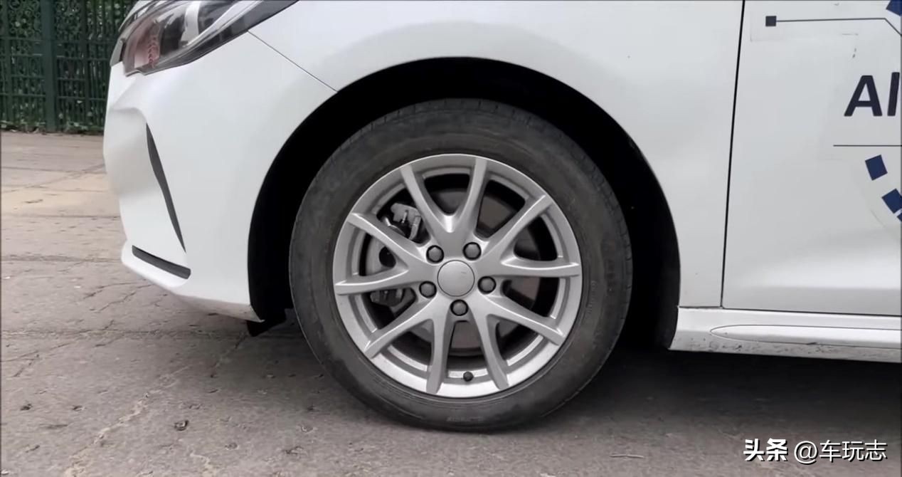 e6比亚迪新能源汽车,纯电动比亚迪e6不容忽视的亮点