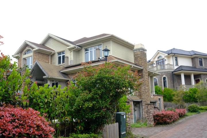 别墅改建能挣钱吗,别墅改成商业用房合法吗