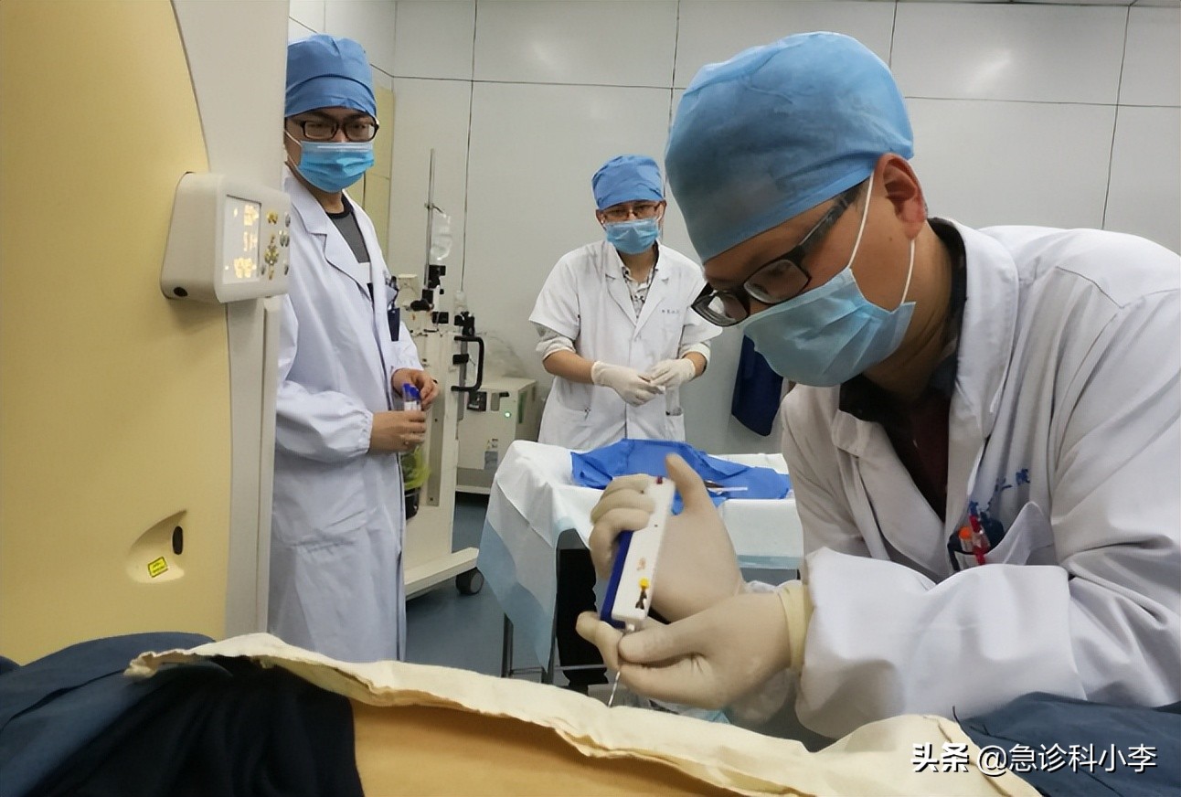 28岁小伙频繁腹痛一查竟是肝癌,70岁大爷腹痛难忍医生一看ct