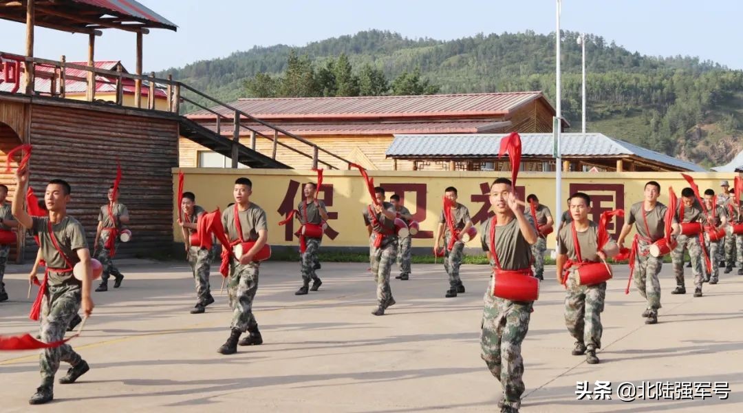 多彩长假武警新兵军营里欢乐多,多彩警营开展活动