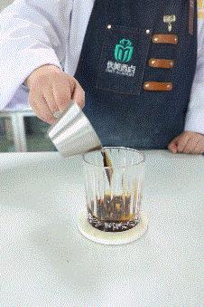 桂花满树，柿子熟了，在家做杯秋季特调，解锁咖啡的神仙喝法