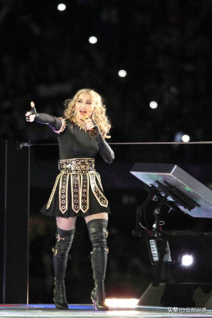 superbowl中场秀碧昂斯,2012超级碗中场秀碧昂丝的评价