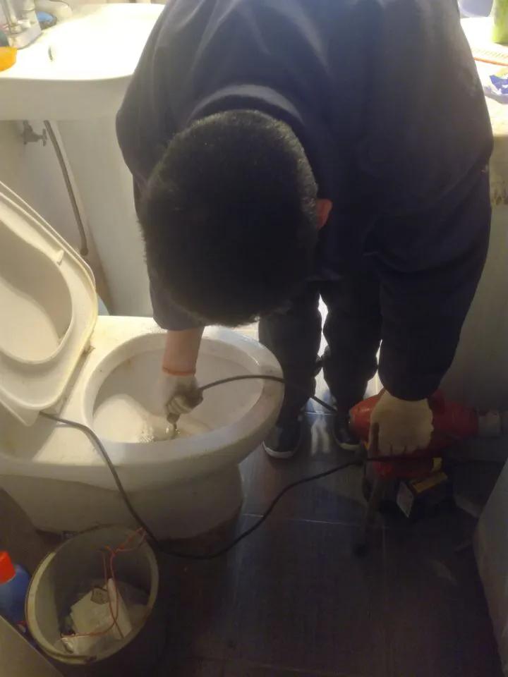 家里下水管堵塞不必发愁，为你分析原因、介绍疏通方法。轻松解决