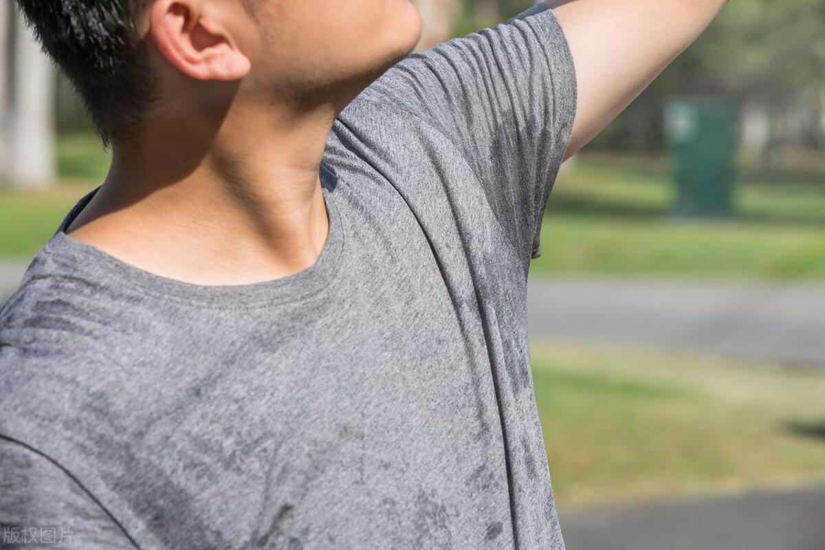 夏季这几个部位出汗要警惕,夏季出汗多可能得病了