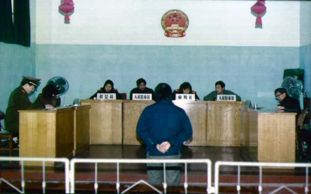 神秘华侨要在家乡投资30亿，一查：支票系伪造，他是本地失业教师