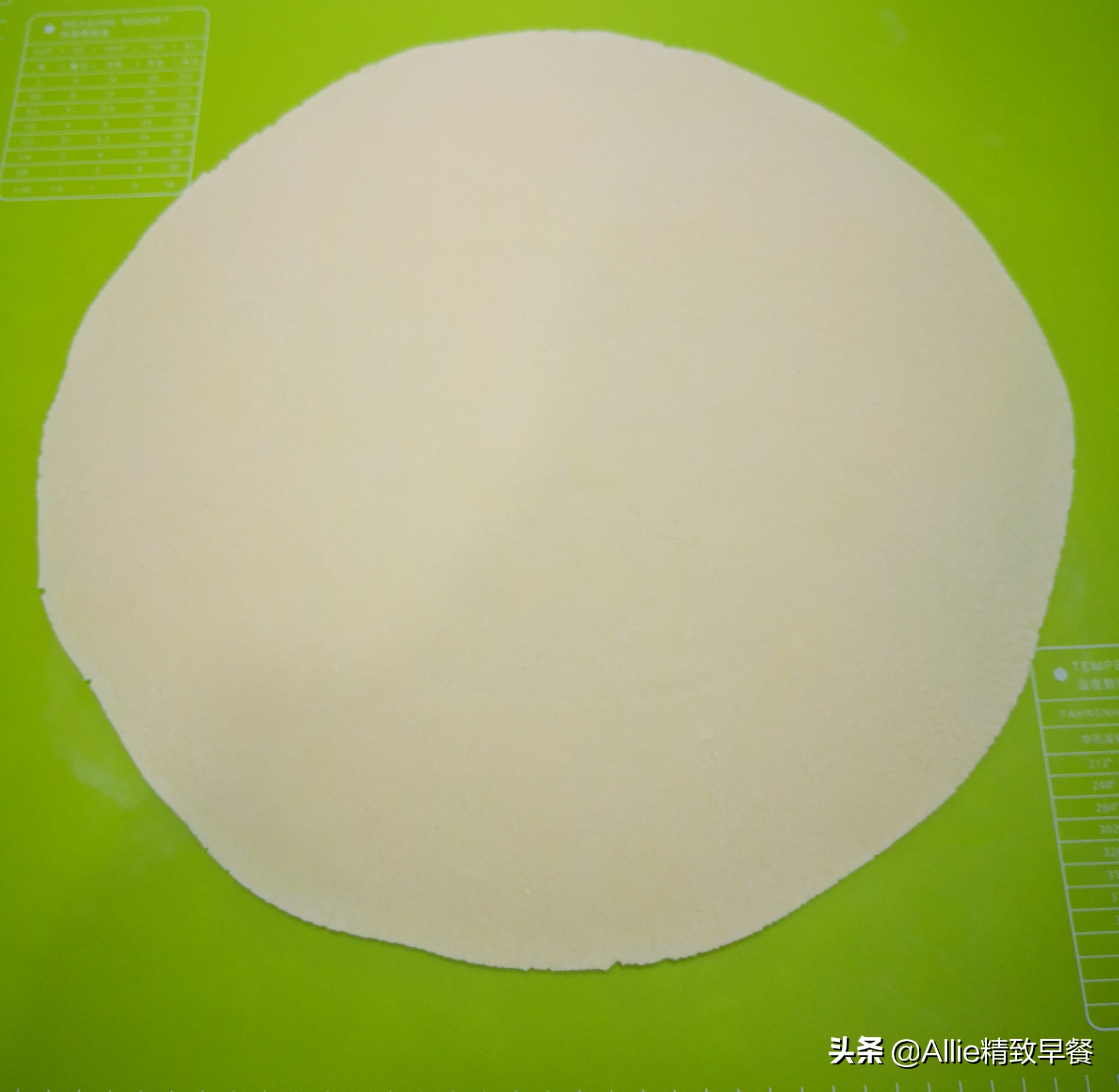 脆皮烤鸡做法烤箱教程,在家就能做的爆汁脆皮烤鸡