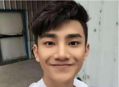 《红海行动》后，黄景瑜又有代表作，合作的王丽坤比李沁更有CP感