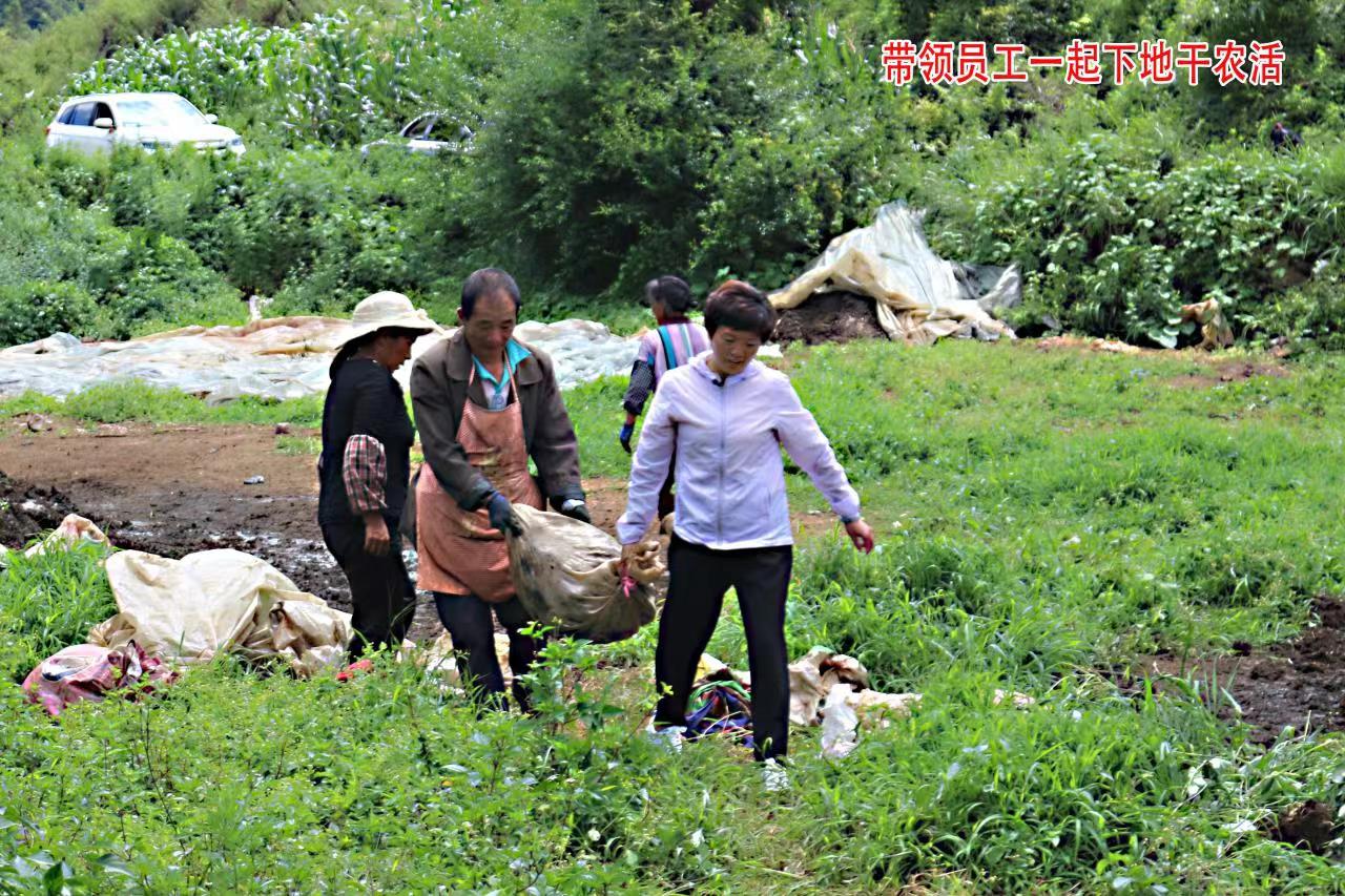 学习身边榜样丨蒋红英:商超股权分给员工,带领乡亲继续致富