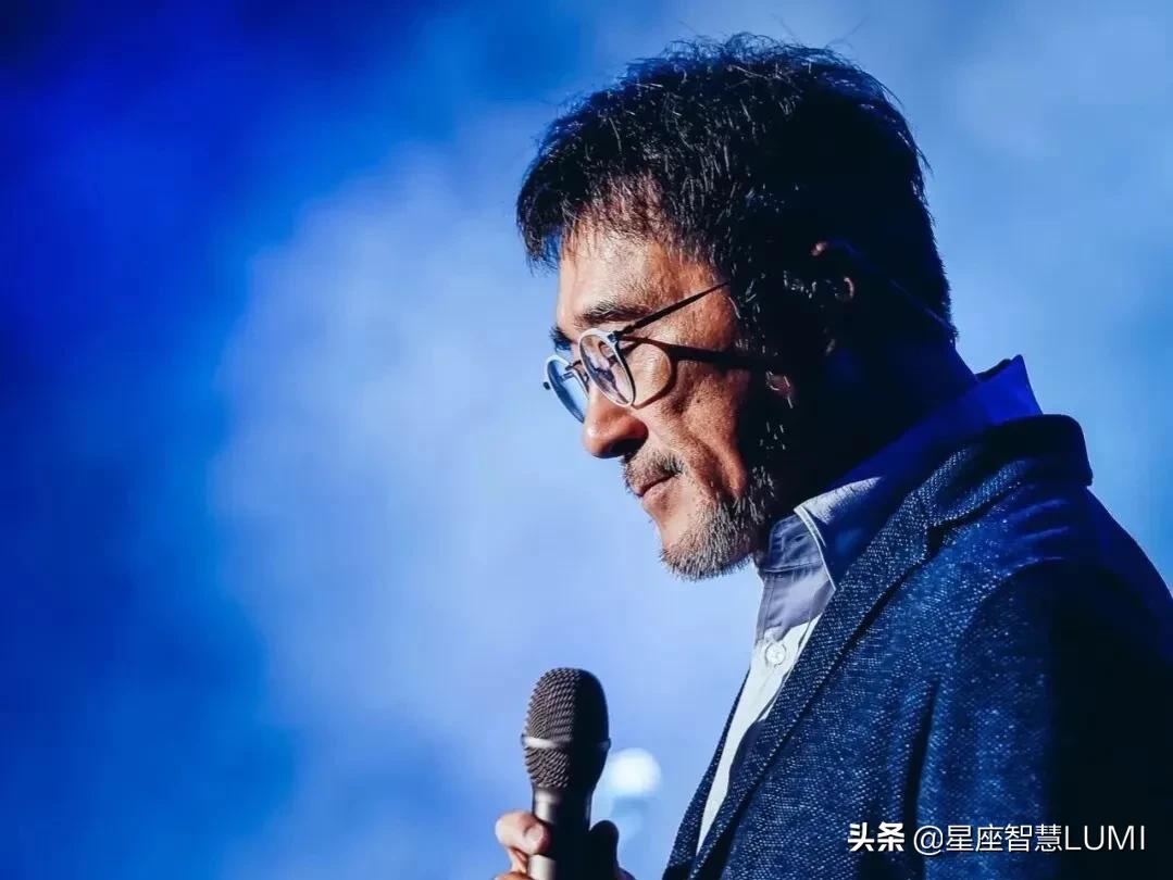 巨蟹座是怎样唱歌的,巨蟹座在你面前唱歌表示什么