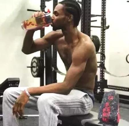 NBA这些照片明明是P图但却骗了很多人！魔兽肌肉照最逼真