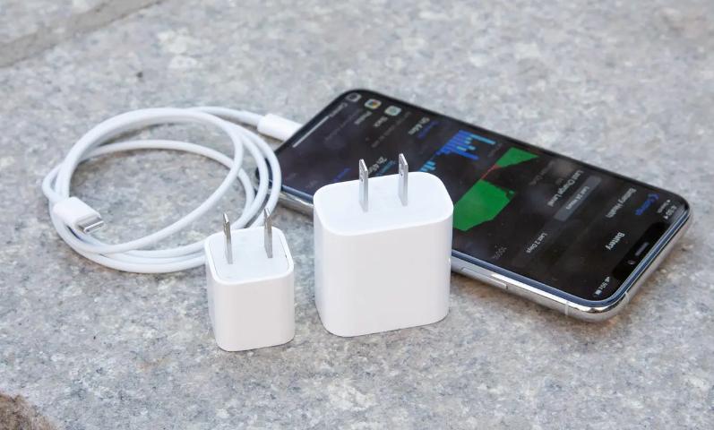 苹果手机充电180次电池健康100%,手机电池每次充电80%好还是100%好