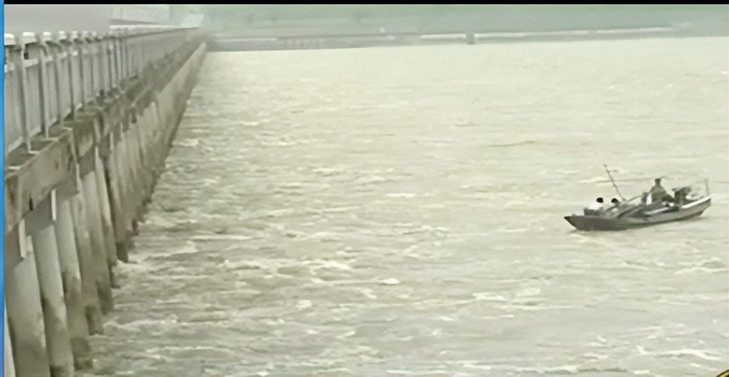 两只螃蟹拍卖出20万，农村大叔养出天价蟹，带动当地年收入20亿