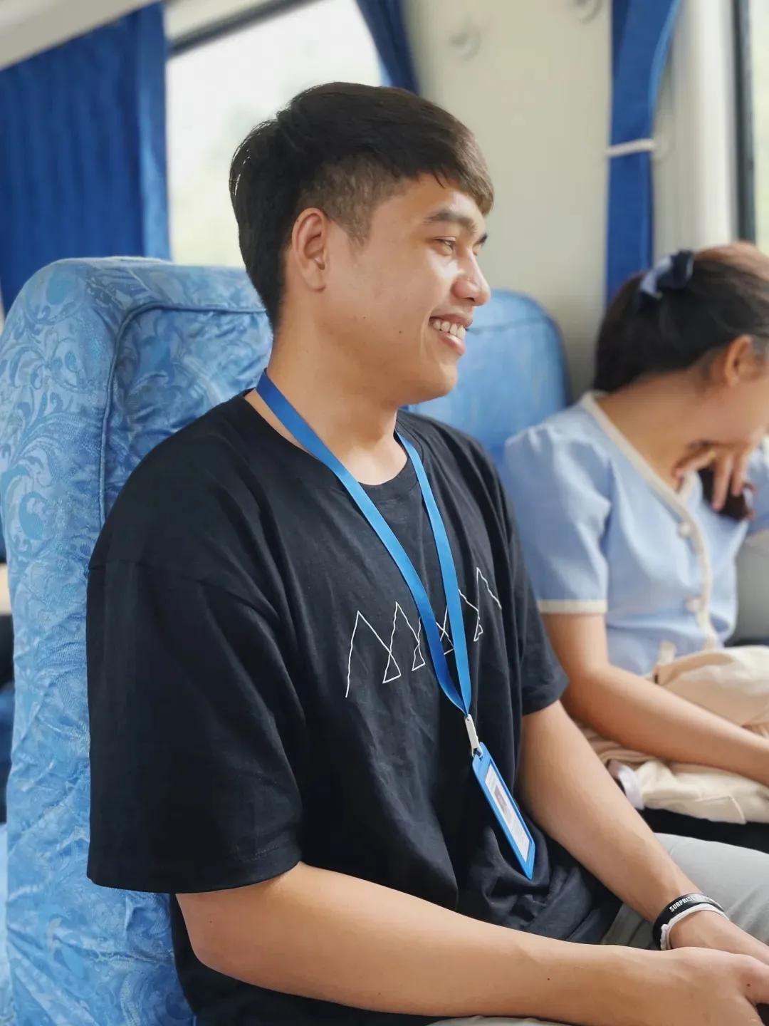 在老挝坐高铁,在老挝的中国高铁