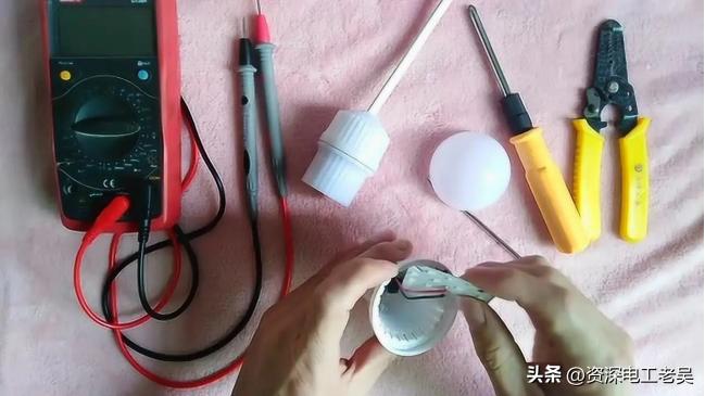 电位电压电动势之间的区别和联系,电位电压电动势三者之间的区别