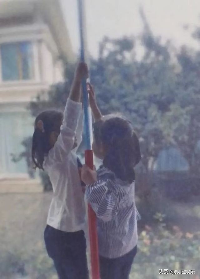 谢娜首晒小咘芽近照,谢娜小咘芽百天照