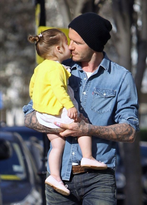 贝小七贝克汉姆小时候,贝小七被抱着长大