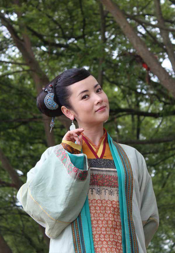 杨明娜年轻时的古装照片,杨明娜聊斋蛇妖