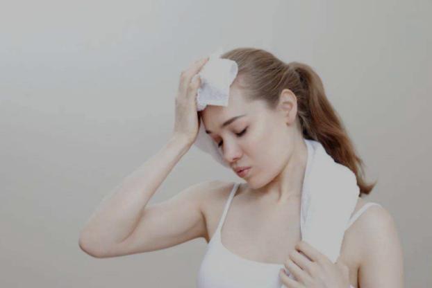 半夜出汗全身湿透注意什么,半夜出汗湿透怎么回事