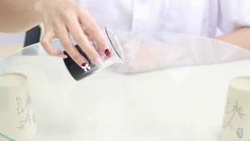 碳粉为墨，磁铁为笔，不用纸张来创作