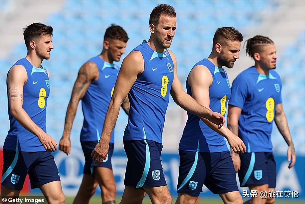 法国大战英格兰球迷,英格兰和法国球迷为主队加油助威