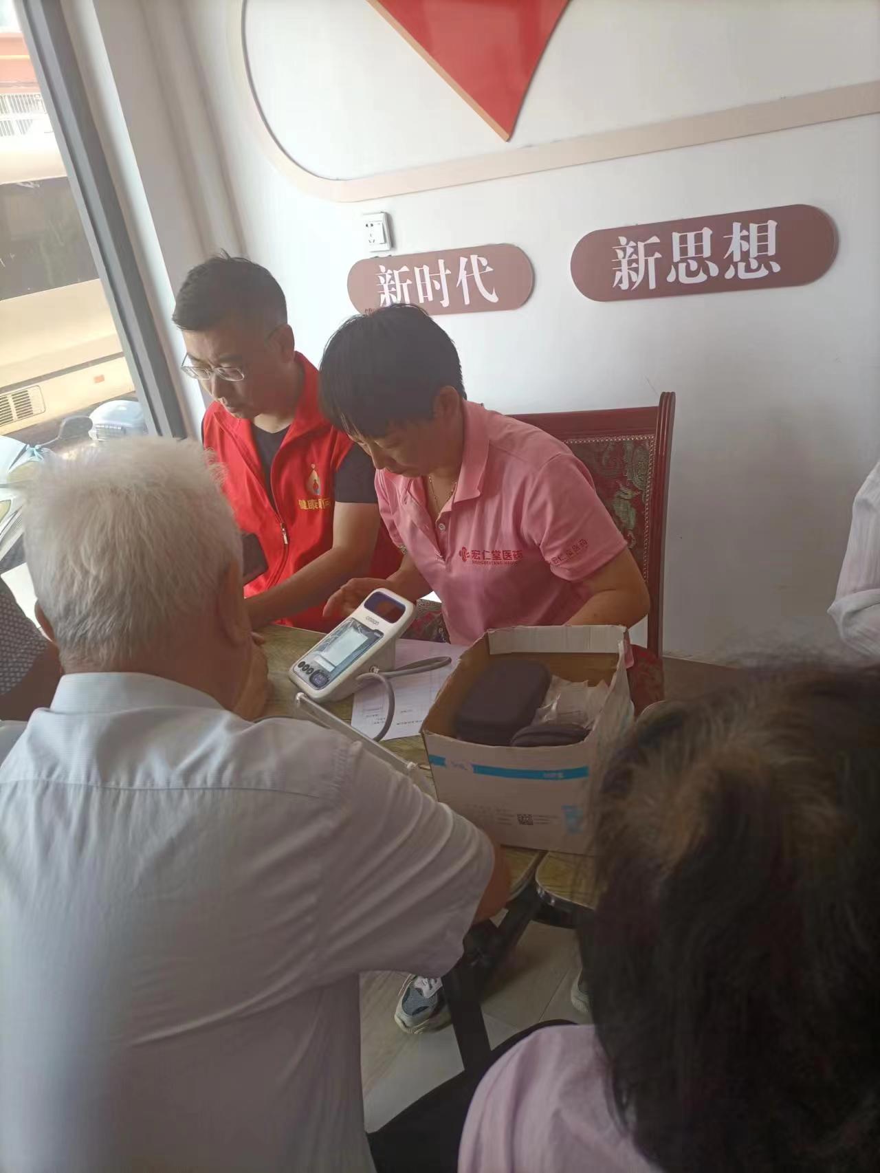 市三院联合宏仁堂“服务百姓健康行动”走进淄川龙泉镇龙二村义诊