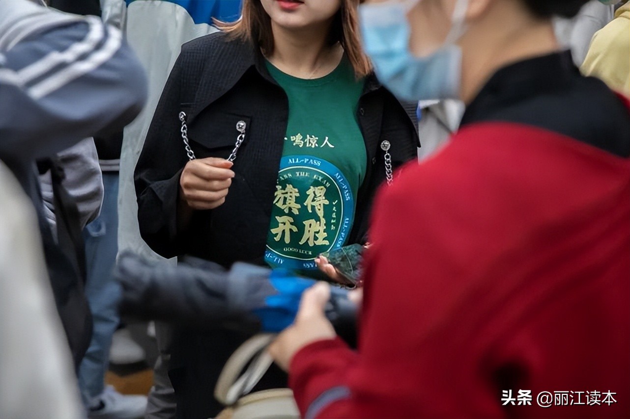 高考直击考场,直击2023高考现场走错考场