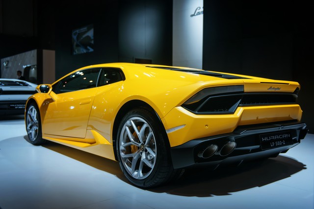 年薪13万全款拿下30万的车，却被别人笑话：人傻钱多买新能源汽车