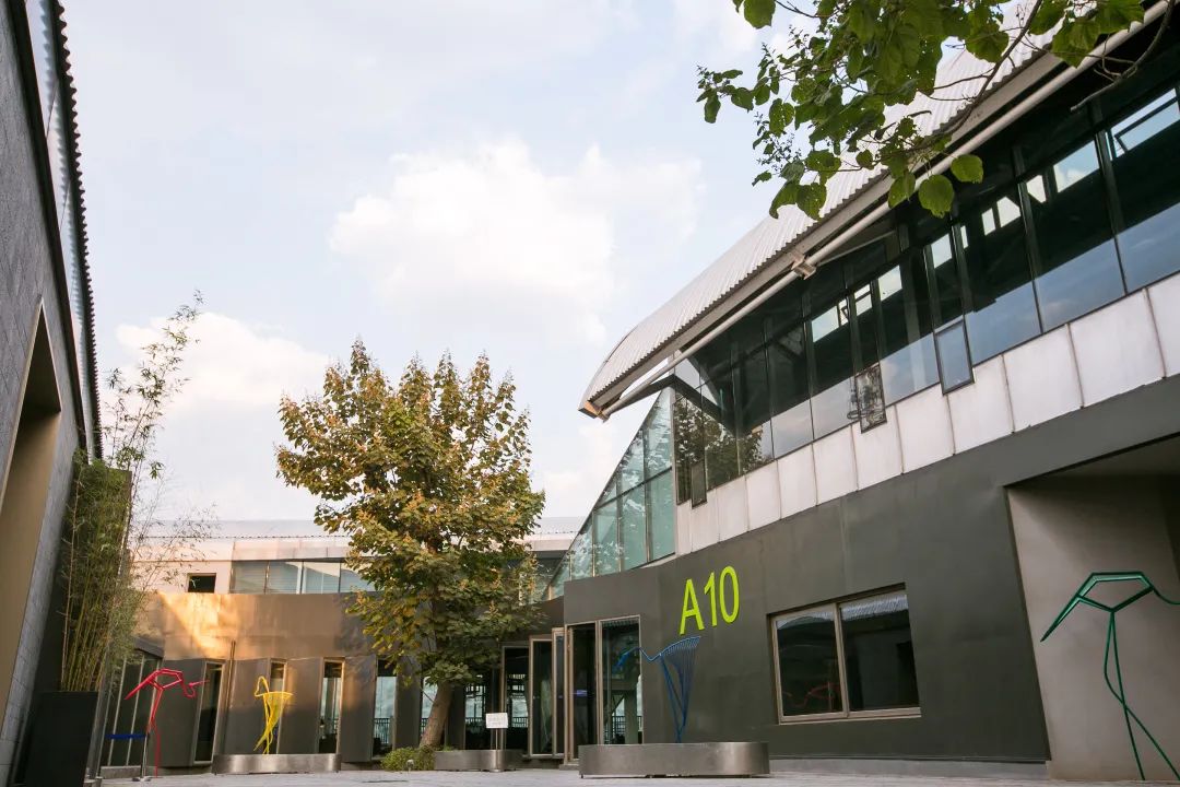 3000平方厂房改造网红店,老厂房改造简约网红店