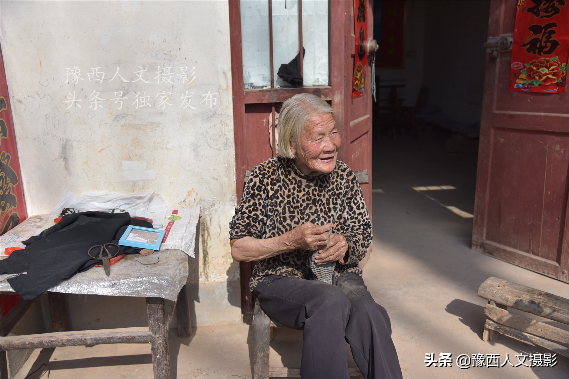 86岁大娘独居山谷，布鞋上缝两层补丁，女儿远嫁，5年才见一次面